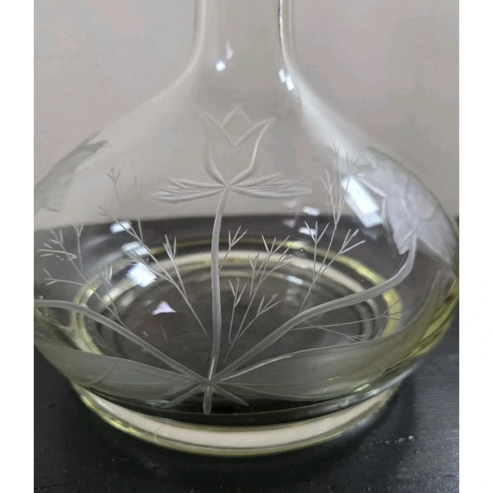 Vintage‎ Wine Decanter MCM Glass  W/Flower Etching Wide Bottom Bareware